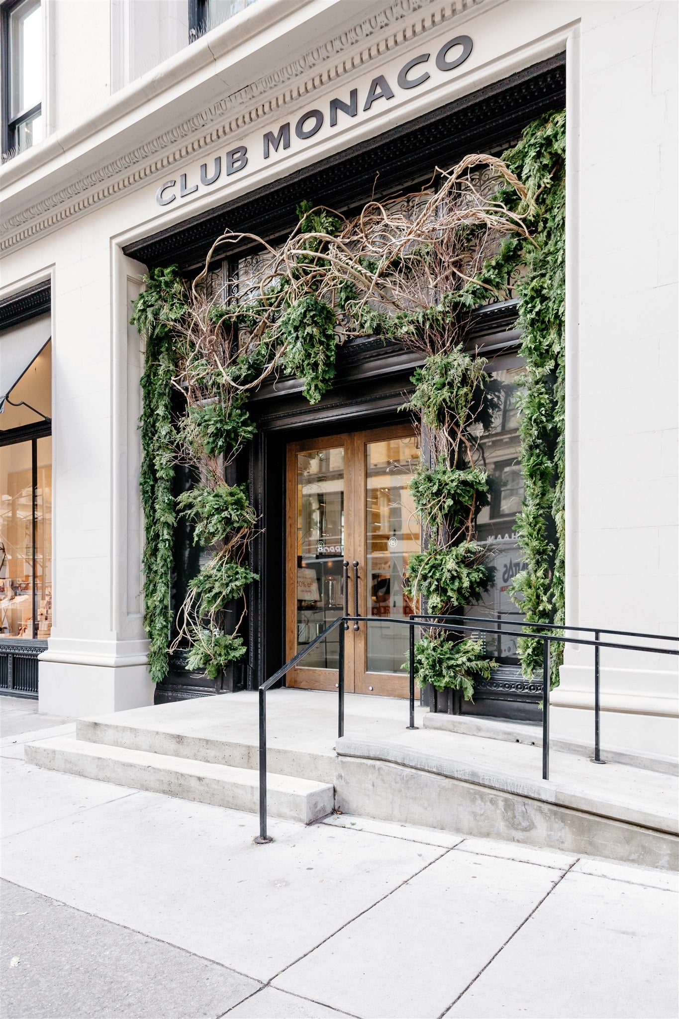 Holiday at Club Monaco's 5th Avenue Flagship – Brave Floral